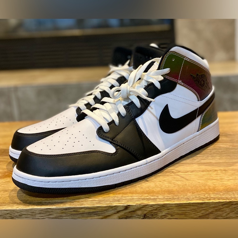 Jordan 1 Mid  Heat Reactive